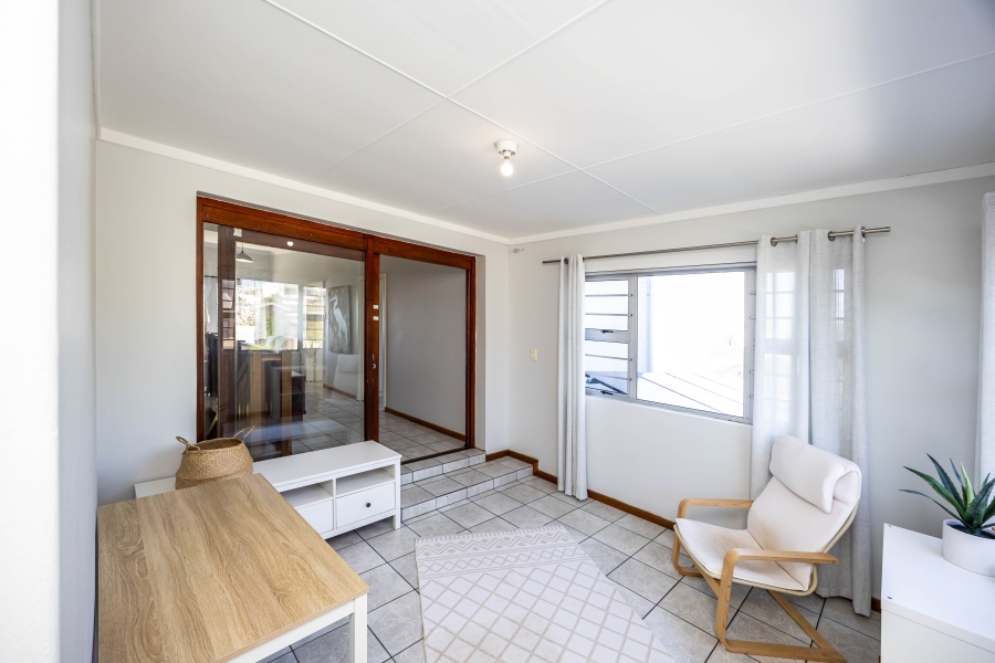 To Let 4 Bedroom Property for Rent in Kidds Beach Eastern Cape